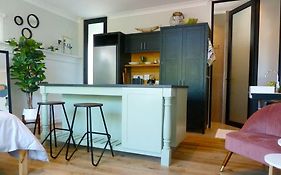 Urban Nest In Vibrant Green Point