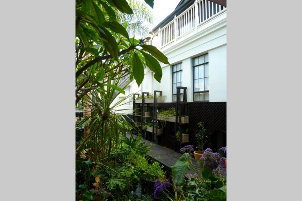 Urban Nest In Vibrant Green Point Cape Town Exterior photo